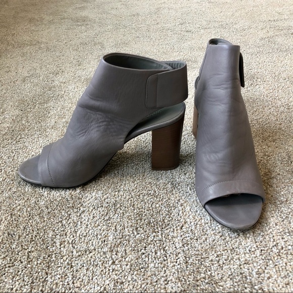 Vince ‘Faye’ Open Toe Bootie - Picture 4 of 9